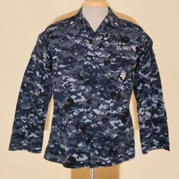 US Navy Blue Camouflage Digital Camo Shirt Size Medium Long Top USN Patches - Picture 1 of 7